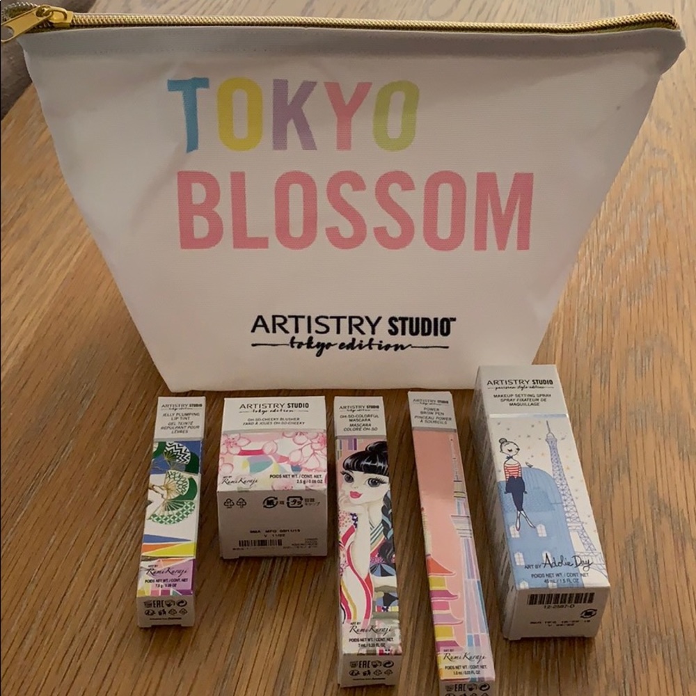 Artistry Studio Cosmetics & Carry Pouch